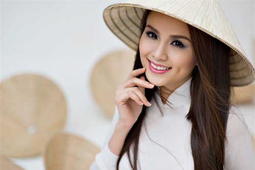 Đắm say vì nụ cười vạn người mê của hoa hậu Diễm Hương - 15