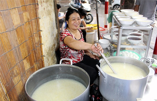 quán cháo, cháo bà Oanh, Lương Ngọc Quyến, phố cổ, bát cháo, quán-cháo, cháo-bà-Oanh, Lương-Ngọc-Quyến, nấu-cháo, bán-cháo