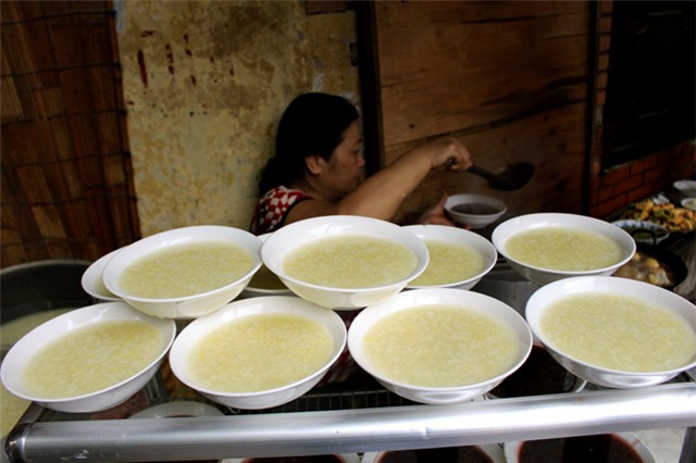 quán cháo, cháo bà Oanh, Lương Ngọc Quyến, phố cổ, bát cháo, quán-cháo, cháo-bà-Oanh, Lương-Ngọc-Quyến, nấu-cháo, bán-cháo