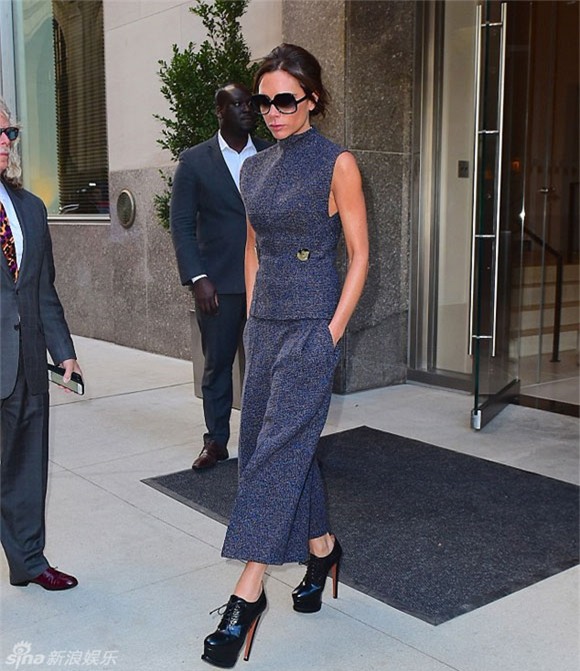 Victoria Beckham gầy gò và buồn bã 1