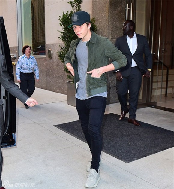 Victoria Beckham gầy gò và buồn bã 4