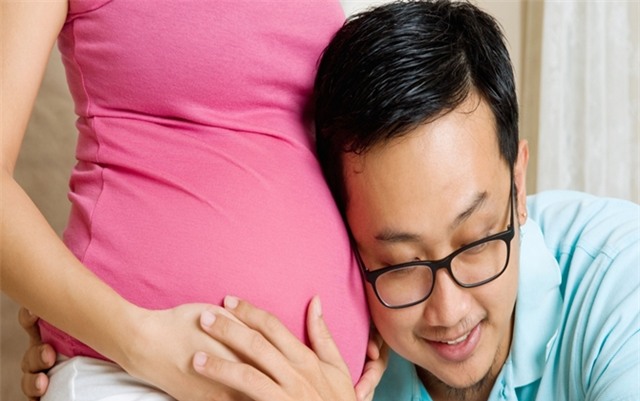 Chồng 'ghen' khi thấy vợ mang bầu