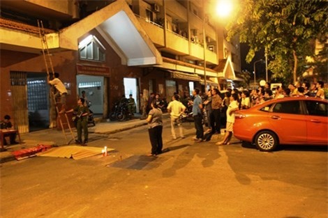 Người đàn ông vốn là cựu bác sĩ nhảy lầu ở chung cư Phạm Viết Chánh tự tử.