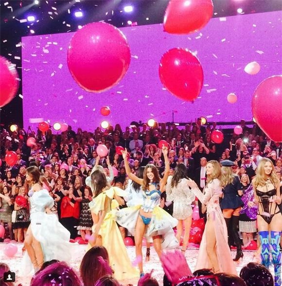Victoria's Secret Fashion Show 2015 10