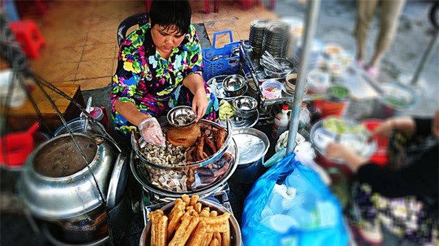 cháo lòng 80 năm, cháo lòng cô ú,t đường cô giang, cháo lòng cô út, cháo-lòng-cô-út, 80-năm