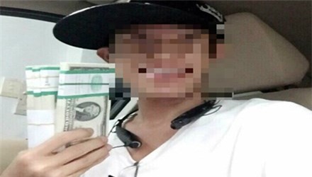 'Tiêu không hết tiền, em… đốt'
