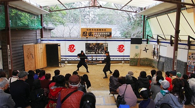 Một show trình diễn của các Ninja thời hiện đại