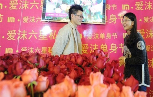 de thoat kiep f.a, chang trai chuan bi 1111 bong hoa to tinh hinh anh 2