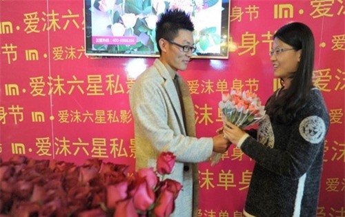 de thoat kiep f.a, chang trai chuan bi 1111 bong hoa to tinh hinh anh 5