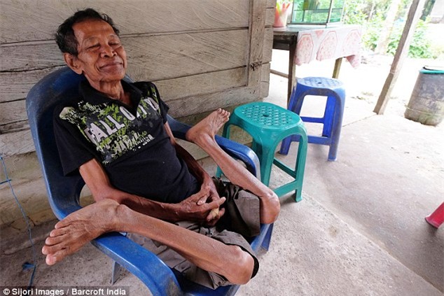 Cách ngồi này bạn đã thấy ai làm được?