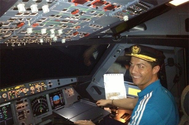 ronaldo mua máy bay trị giá 19 triẹu euro hinh anh 1