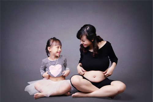 Ảnh bầu cực đáng yêu mẹ chụp cùng con gái - 10