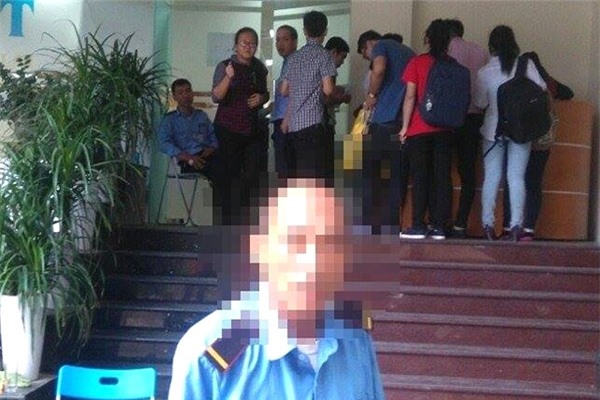 Hàng trăm sinh viên sập bẫy 