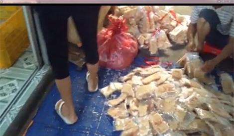 vàng giả, Trung Quốc, tiệm vàng, bán vàng, chất độc vàng ô, chăn nuôi, tiêm chất bảo quản, rau muống, cà chua, sim vip, cơm cháy chà bông, trà nở hoa, giá vàng, vàng-giả, Trung-Quốc, tiệm-vàng, bán-vàng, chất-độc-vàng-ô, chăn-nuôi, tiêm-chất-bảo-quản, rau