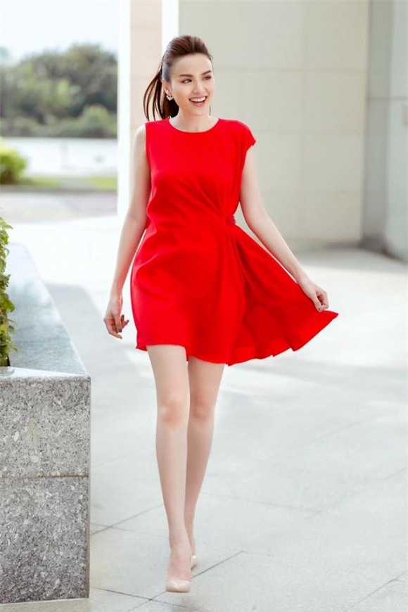 Hoa hậu Diễm Hương đẹp nồng nàn xuống phố 0