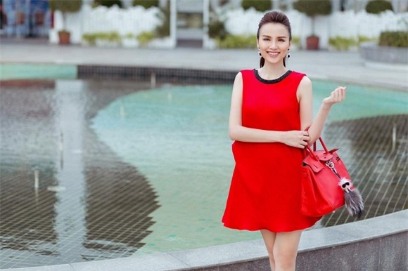 Hoa hậu Diễm Hương đẹp nồng nàn xuống phố 7