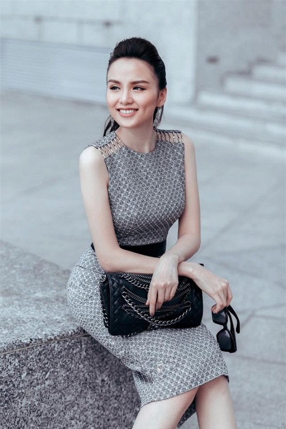 Hoa hậu Diễm Hương đẹp nồng nàn xuống phố 2