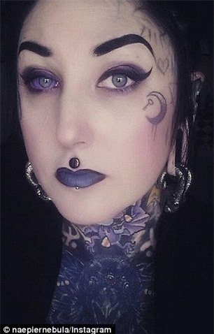 soc voi trao luu tiem muc vao nhan cau de mat dep nhu y hinh anh 4