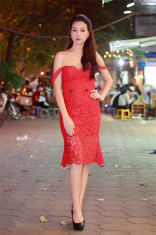 Á hậu Tú Anh gợi cảm cùng váy bó sát - 8