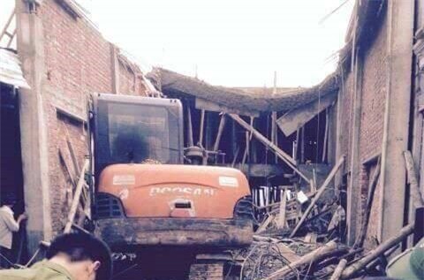 Hà Nội: Sập nhà khi đổ mái bê-tông, 6 người thương vong - 2