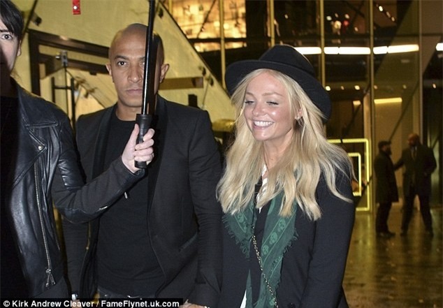 Thế hệ vàng 92 mở tiệc ăn mừng sau trận đấu từ thiện