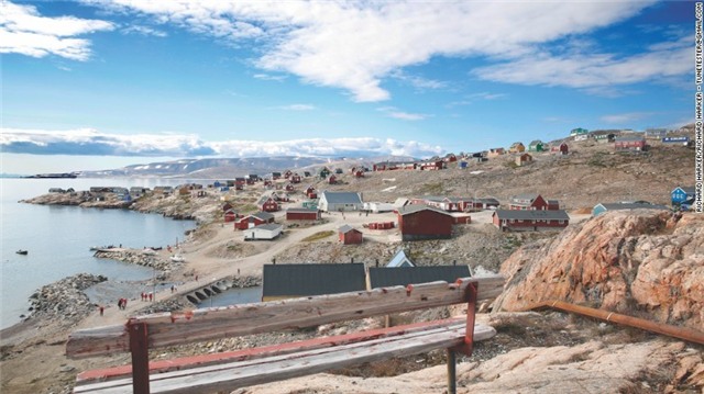 Bắc Cực: Abercrombie & Kent cũng đưa ra một gói tour mới cho năm 2016. Tour du lịch này dài 15 đêm bằng du thuyền, xuất phát từ quần đảo Svalbard của Na Uy tới khu vực hẻo lánh ở bờ đông Greenland, trước khi kết thúc ở Iceland.