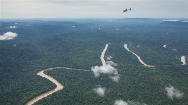 Borneo (khu vực thuộc Malaysia): Ker & Downey sẽ chuyên chở du khách bằng trực thăng tới vùng hẻo lánh nhất của hòn đảo nhiệt đới hoang dã này. Chuyến đi dài 8 ngày sẽ cho du khách cơ hội tới thăm thung lũng Danum, sông Kinabatangan và tiếp xúc với các bộ tộc Dayak.