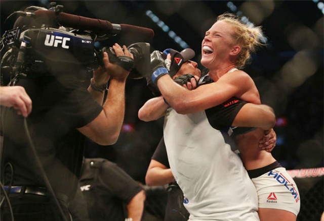 tát tàn tạt vè võ sĩ hạ gục “nũ hoàng ufc” ronda rousey hinh anh 1