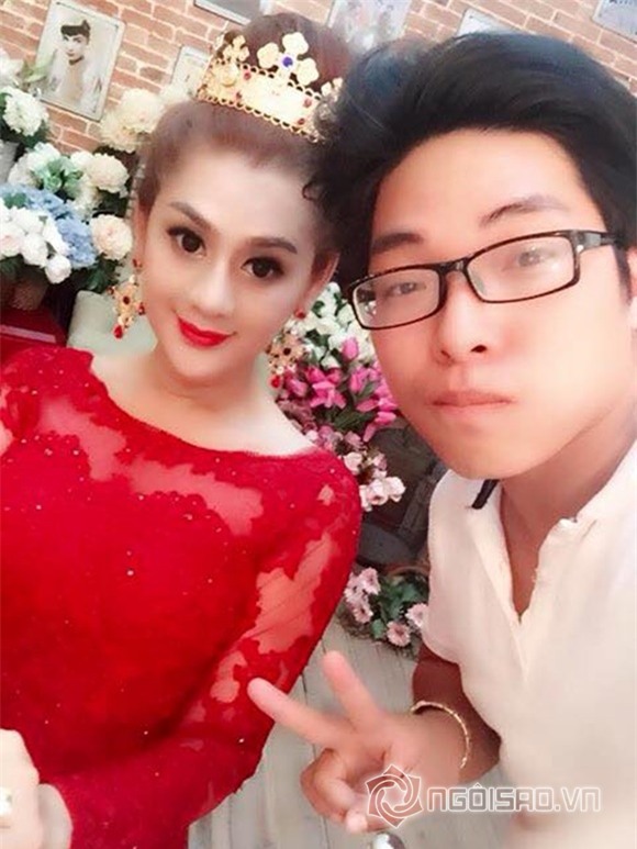 Lâm Chi Khanh mặt cứng đơ vì trang điểm đậm và chỉnh ảnh quá đà 0