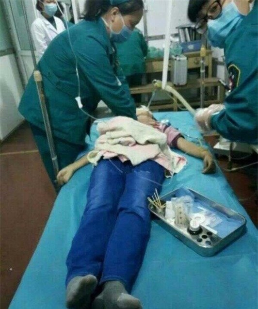 be gai nghi bi me danh chet vi hoc kem hinh anh 1