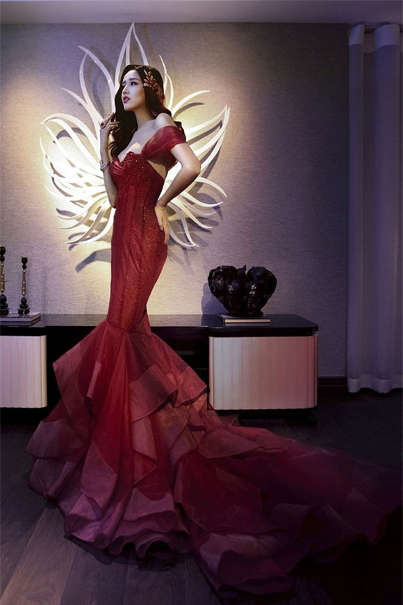 Mai Phương Thúy bị soi ảnh photoshop 2