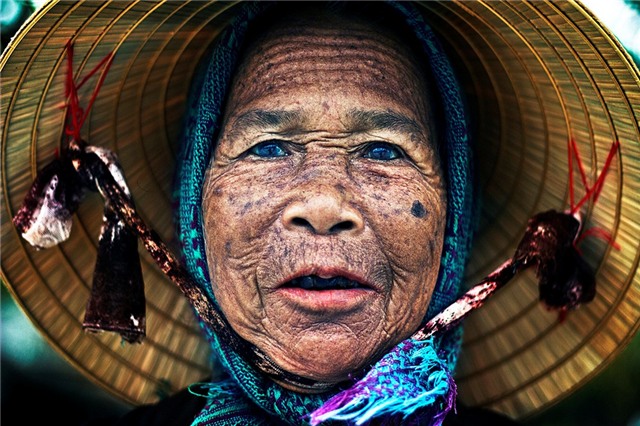 Chân dung về một phụ nữ ở Hội An, Quảng Nam. Ảnh: Iselin Shaw Of-Tordarroch/Picfair.