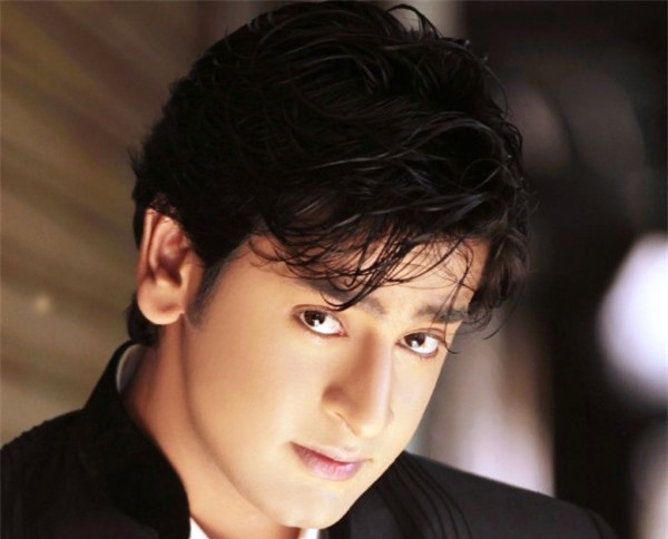 dan-sao-nam-34nhin-la-me34-trong-phim-34co-dau-8-tuoi34-blogtamsuvn03