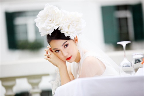 3 mỹ nhân Việt thích chơi trội với phụ kiện tóc độc lạ - 12