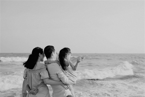 Ngọt ngào bộ ảnh gia đình Hoàng Bách 9 năm bên nhau - 2