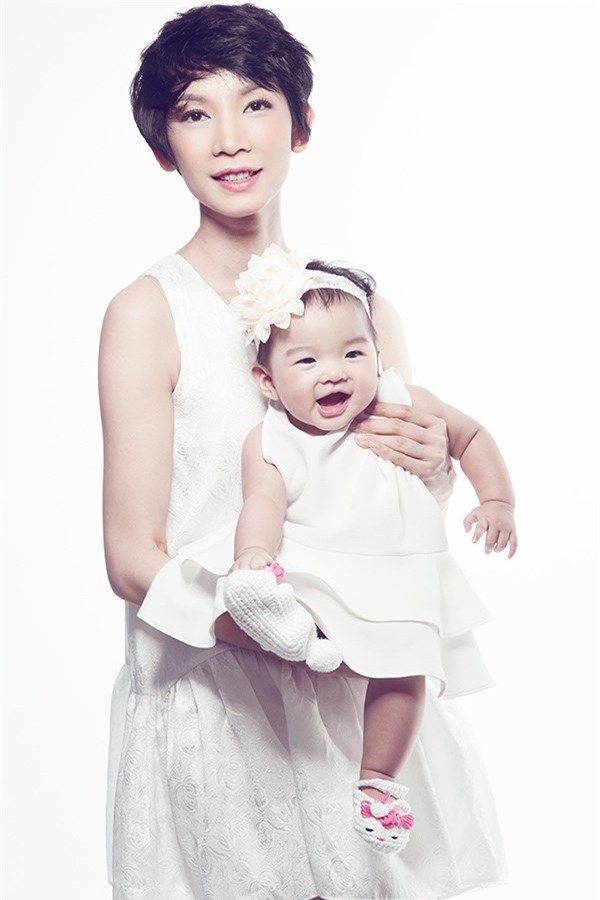 Năm 2013, cô đã làm mẹ của một bé gái xinh xắn