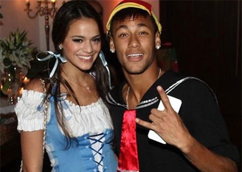 Tình trường, Neymar, Brazil, chan dai, tin moi, gai, bo, con, Barca