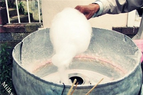 Kẹo bông ngọt ngào gợi ký ức tuổi thơ 1