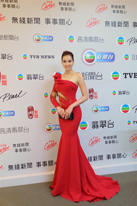 Vương Thu Phương lộng lẫy trên thảm đỏ TVB 1