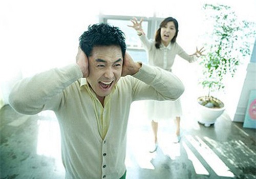 Độc chiêu dập tắt lửa giận của ông chồng hài hước - 1