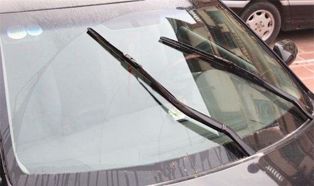 4 điều lái xe nên làm sau khi ôtô bị dầm mưa