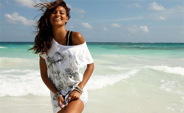 Gracie Carvalho - Calzedonia-05