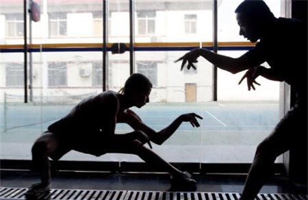 08052015-5-dong-vo-dan-gian-lay-cam-hung-tu-loai-vat5