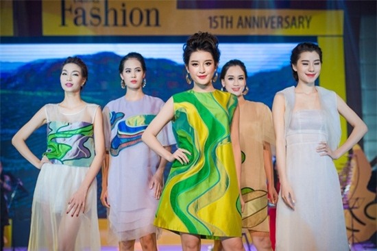 Á hậu Huyền My lạnh lùng, cuốn hút làm vedette  - Ảnh 3