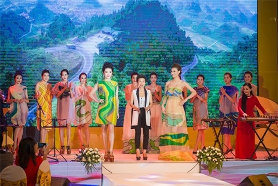 Á hậu Huyền My lạnh lùng, cuốn hút làm vedette - Ảnh 5