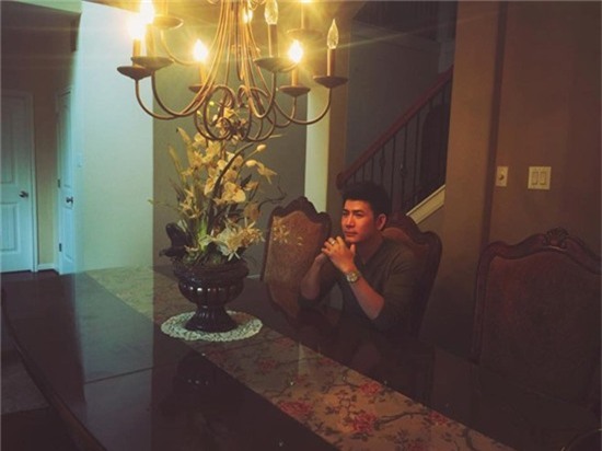 Khá đắt đỏ nhưng giọng ca điển trai khá hài lòng vì môi trường sống thoải mái, lại gần nhà người thân.