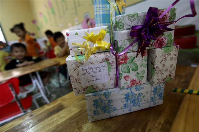 cách chăm sóc trẻ mầm non, thầy giáo mầm non, giao duc