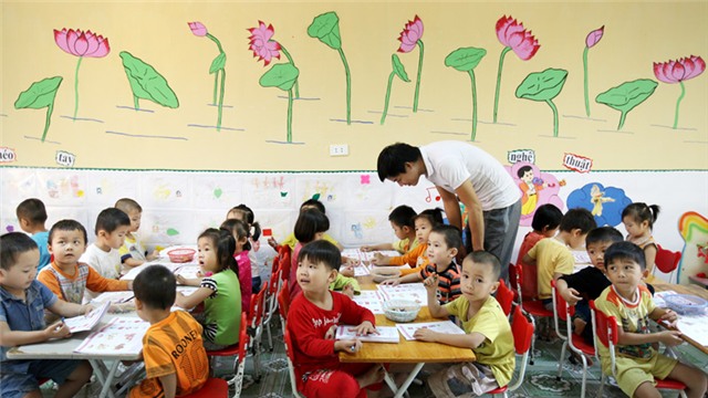 cách chăm sóc trẻ mầm non, thầy giáo mầm non, giao duc