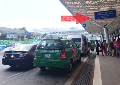 xe công, tân sơn nhất, sân bay, biển đỏ, công vụ, vị phạm