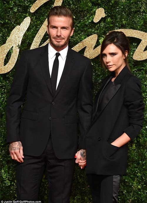 Vợ chồng Beckham quấn quýt bên nhau trên thảm đỏ - 3